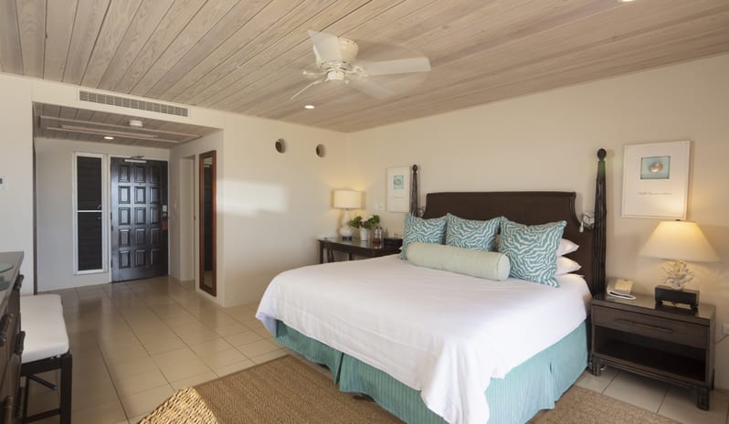 2 - Deluxe Beachfront Room (Lower Level) - Inside View